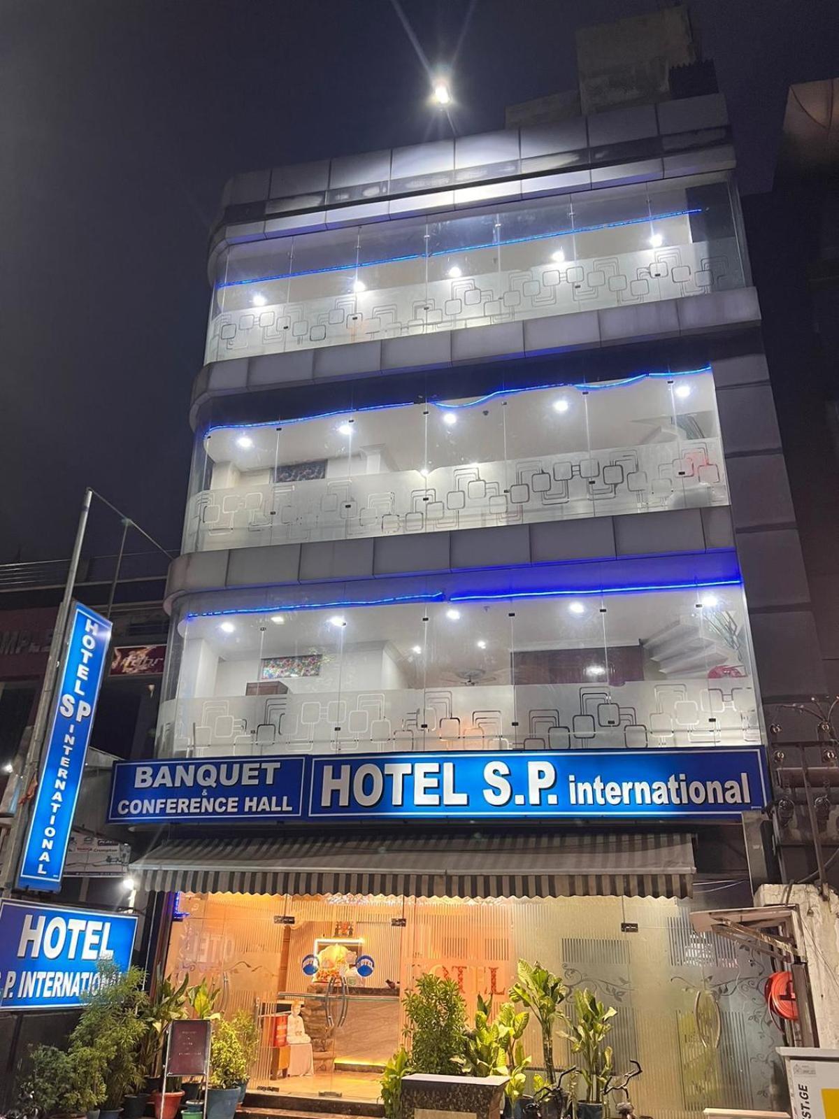 Hotel S P International A Unit Of Mavis Group ラクナウ エクステリア 写真
