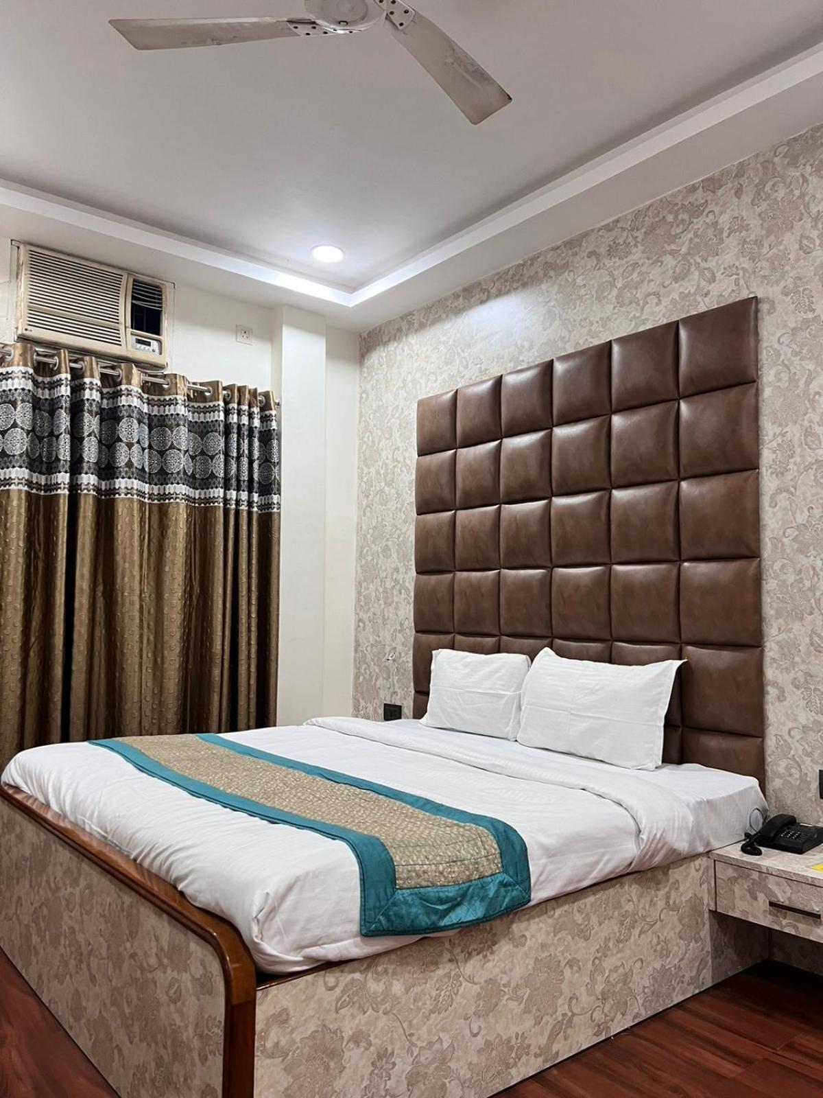 Hotel S P International A Unit Of Mavis Group ラクナウ エクステリア 写真