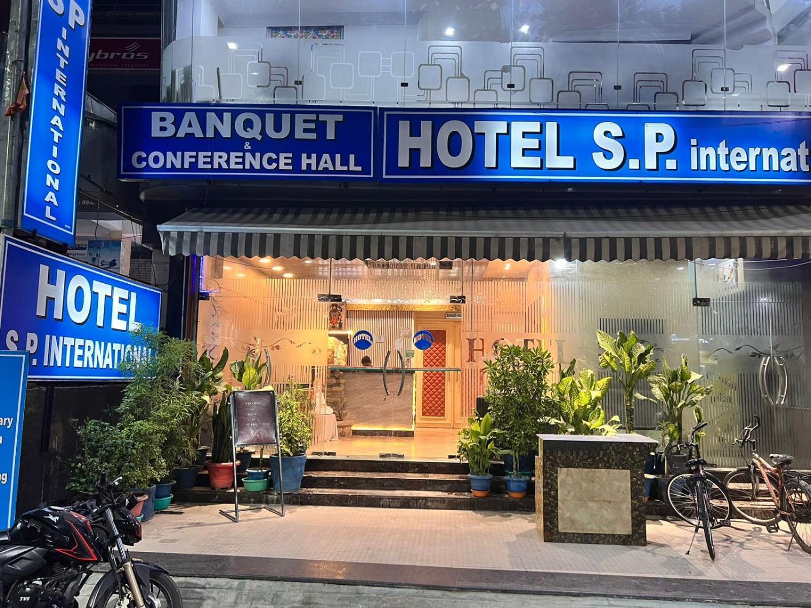 Hotel S P International A Unit Of Mavis Group ラクナウ エクステリア 写真